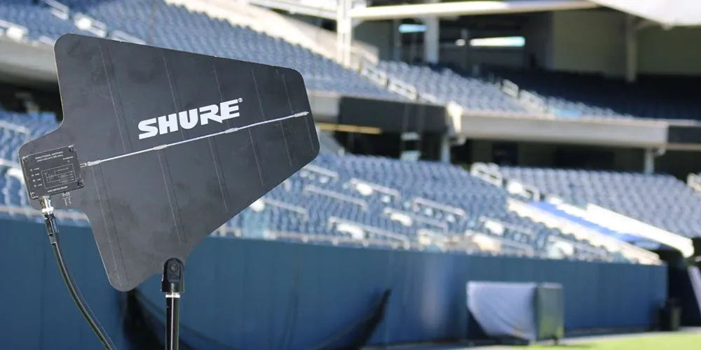 Do I Need to Rent Paddle Antennas for a Wireless Microphone System at a Convention?